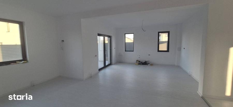 Casă cu 5 camere cu Teren 519 Mp în Km 5