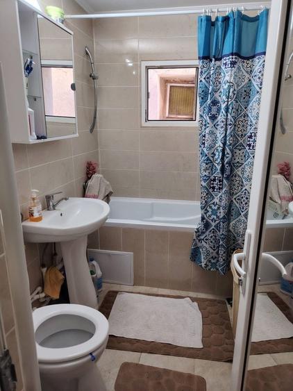 Apartament cu 3 camere decomandat în Calarași 4