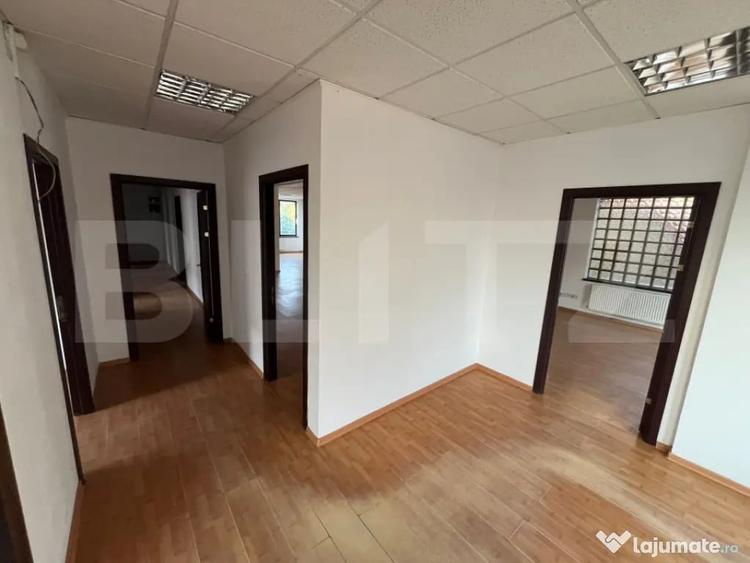 Spațiu comercial, de 586 mp, în Micro 11