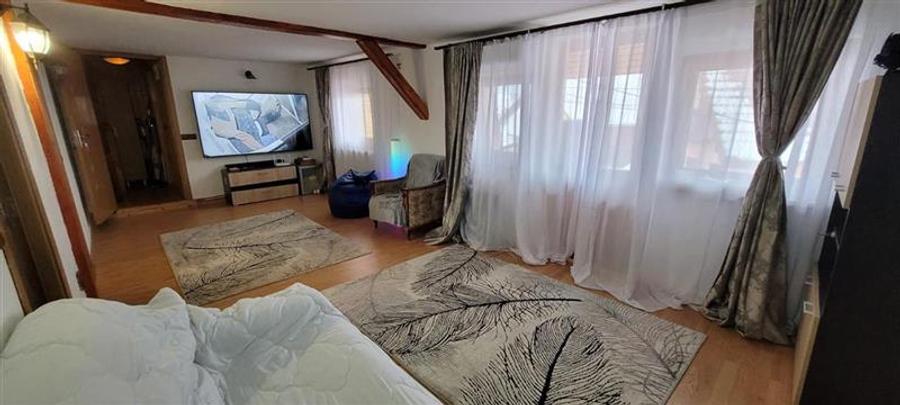 Casă individuală cu 8 camere cu Canalizare în Apoldu de Jos
