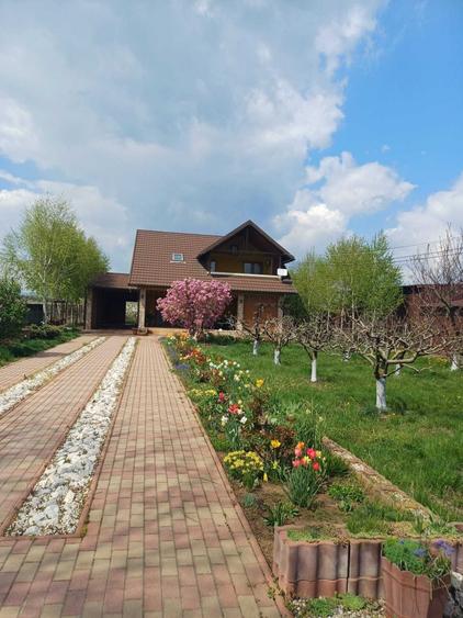 Casă cu 3 camere în Mărginenii de Sus