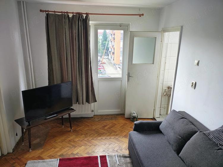Apartament cu 2 camere semidecomandat în P-ța Doina