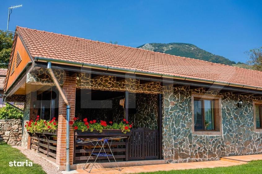 Casă cu 4 camere în Izvoarele