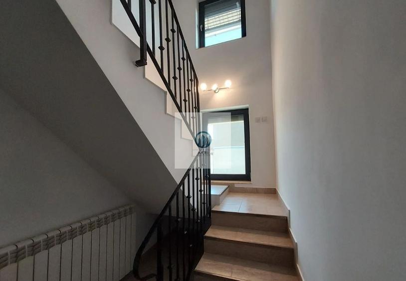 Casă individuală cu 6 camere cu Canalizare în Ultracentral