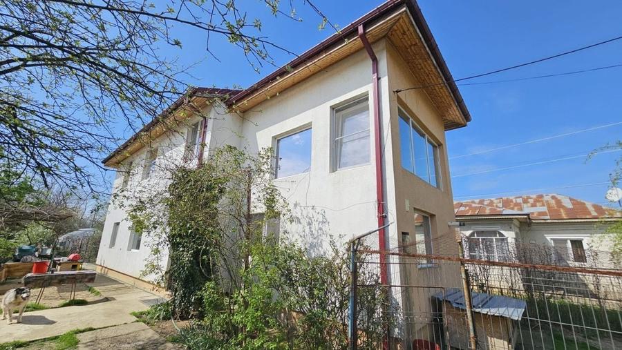 Casă individuală cu 3 camere cu Canalizare în Cornetu