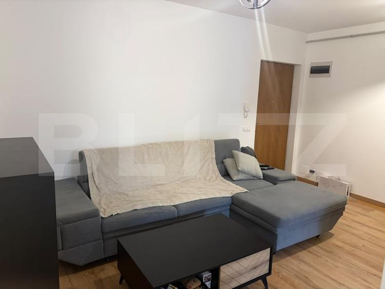 Apartament cu 3 camere semidecomandat, mobilat în Zorilor