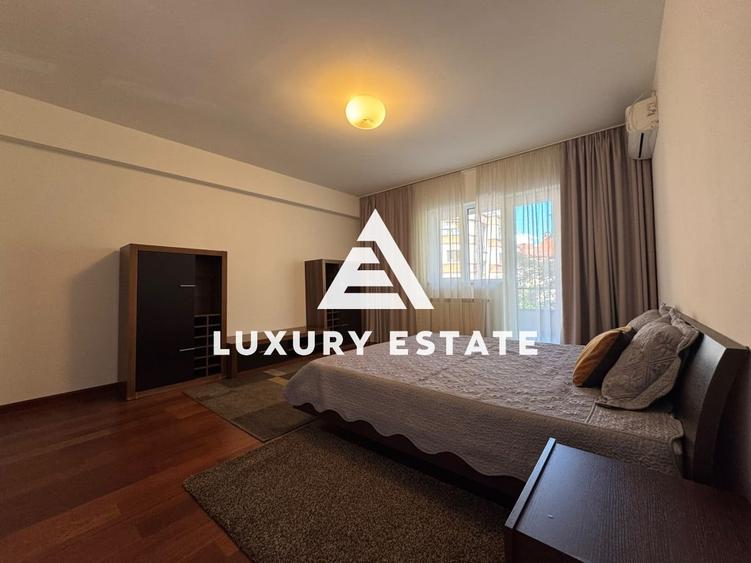 Apartament cu 4 camere decomandat în Polonă