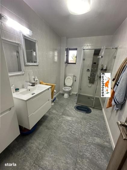 Casă cu 4 camere în Partoș