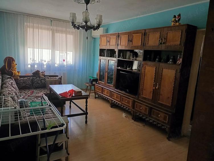 Apartament cu 4 camere nedecomandat în Crângași