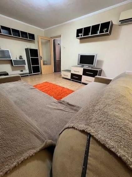 Apartament cu 3 camere semidecomandat în Giurgiului