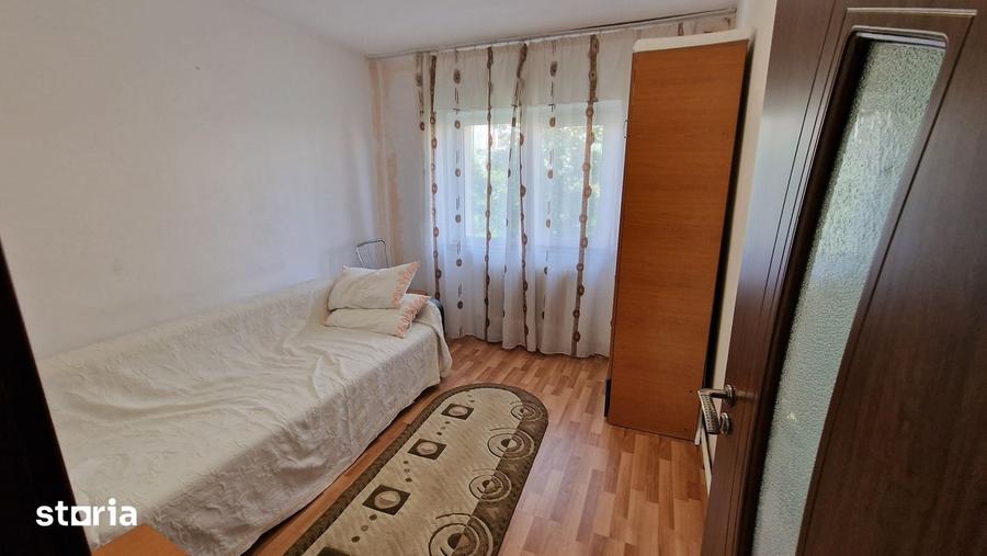 Apartament cu 3 camere în Craiovița Nouă