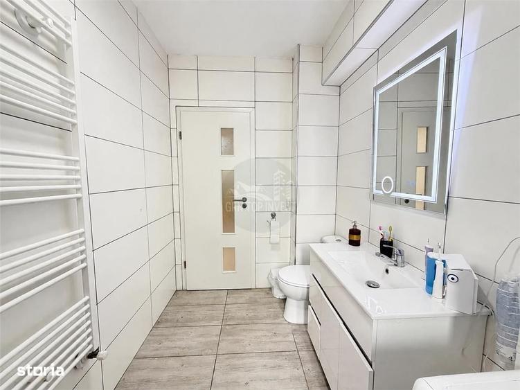 Apartament cu 3 camere decomandat în Turnișor