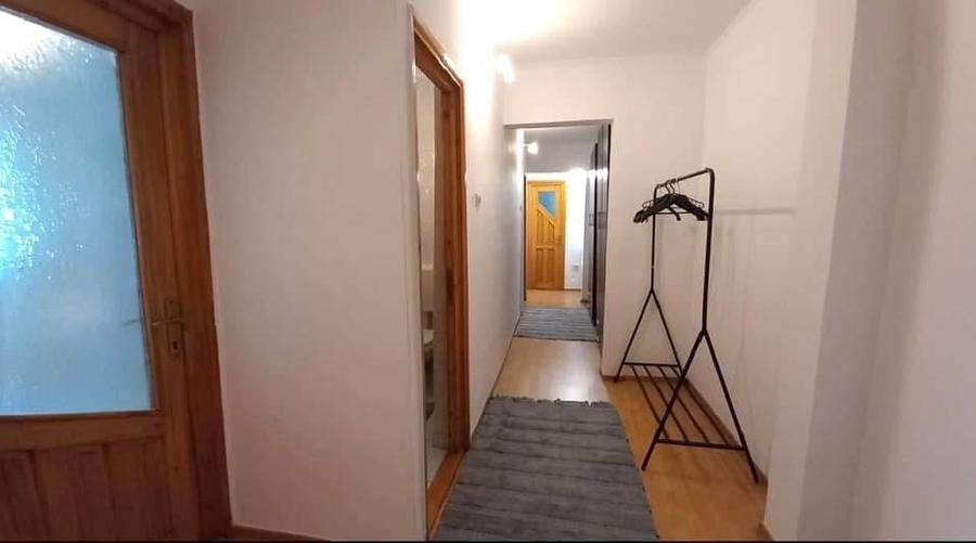 Apartament cu 3 camere decomandat în Nicolina