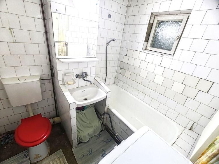 Apartament cu 3 camere decomandat, mobilat în Central
