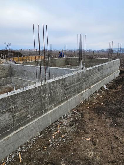 Vand casa la rosu 170mp - 1