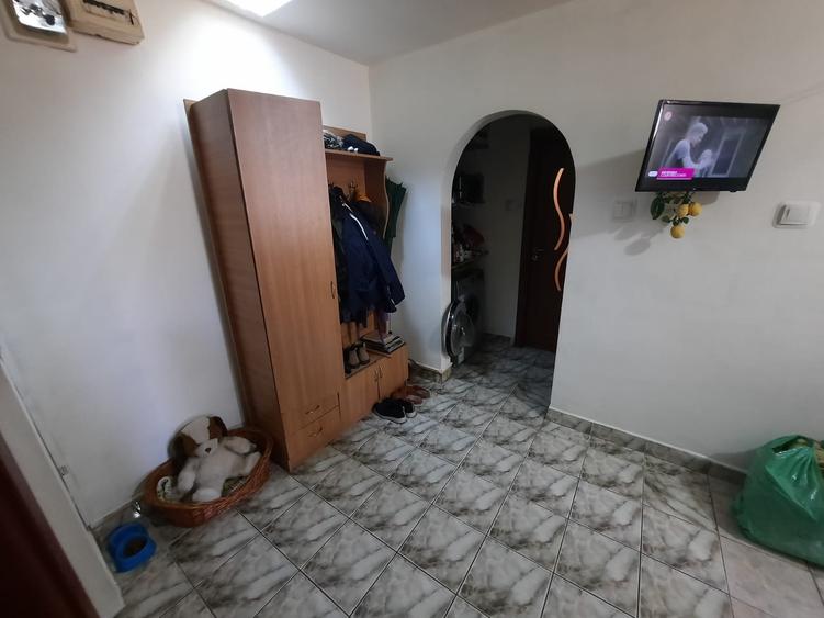 2 camere decomandat, zona Dacia, etaj 3/4 - 6