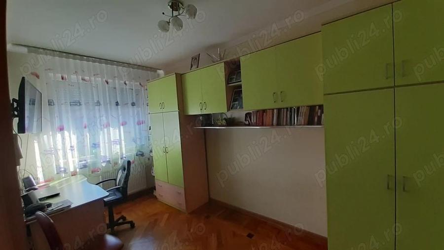 Apartament de vanzare 3 camere Rogerius, et. 4 semidecomandat, mobilat si utilat, luminos ?i - 3