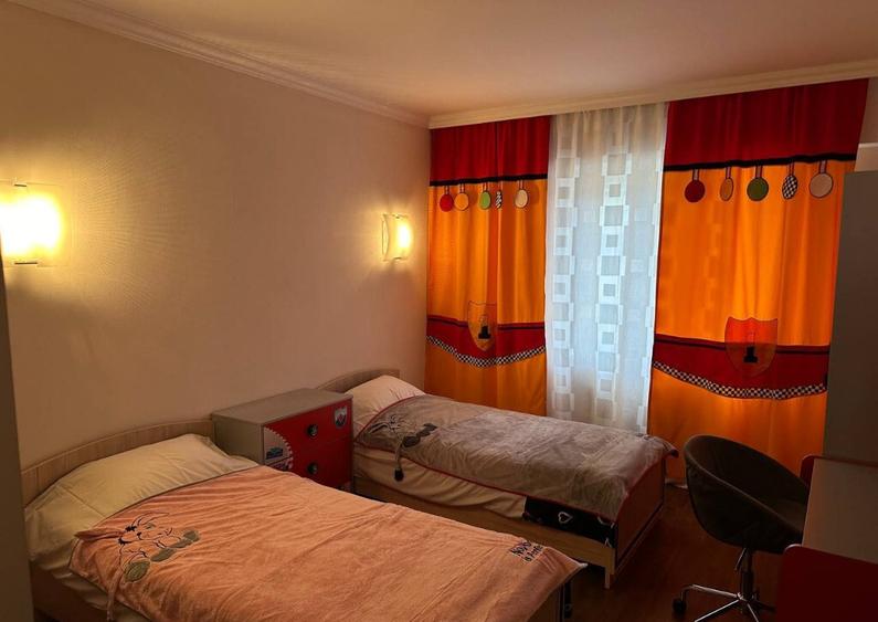 Inchiriez apartament cu 3 camere in cartierul Manastur - 1