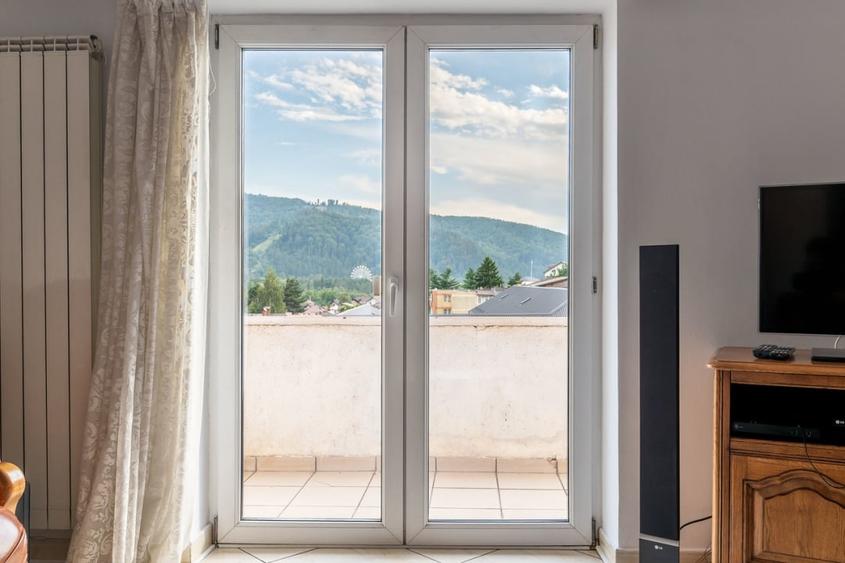 De investitit in apartament central -dormitor 35 mp,  vedere panoramica-Humor - 8