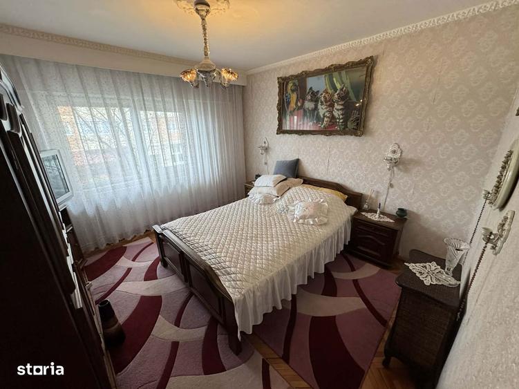 Apartament 4 camere decomandate , etaj 1 , Carpati 2 - 3