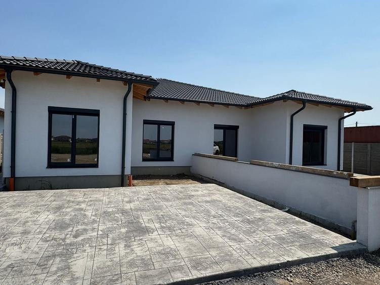 Duplex pe parter în Moșnița Nouă - 1