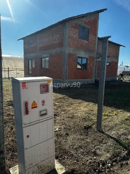 Casa la rosu in zona BERCENI acte si curent finalizate