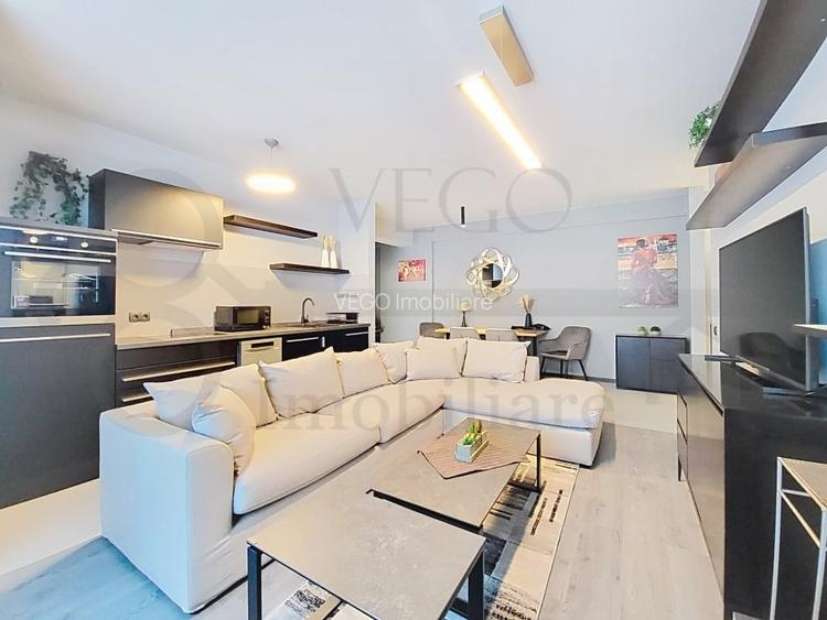 Apartament cu 3 camere semidecomandat, mobilat în Central