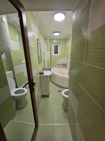 Apartament cu 3 camere semidecomandat în Central
