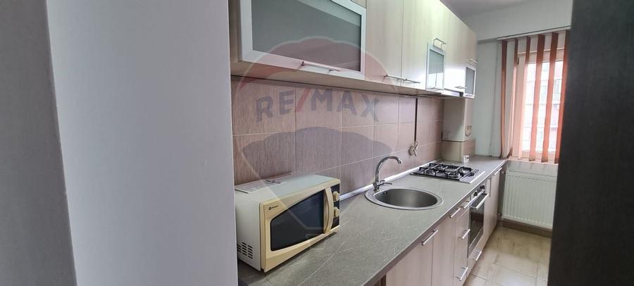 Apartament cu 3 camere de închiriat - 5