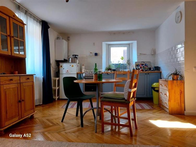 Apartament cu 3 camere semidecomandat, mobilat în Ultracentral Apartament cu 3 camere semidecomandat, mobilat în Ultracentral