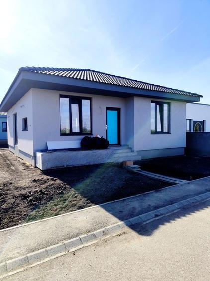 Vand casa noua in Via Carmina in apropiere de Lasser Sistm ,3 camere!! - 3