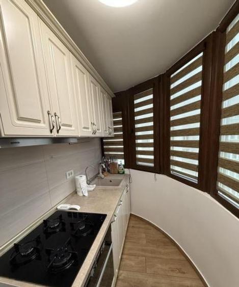 Apartament de vânzare cu 3 camere, zona Casa de Cultură - 2