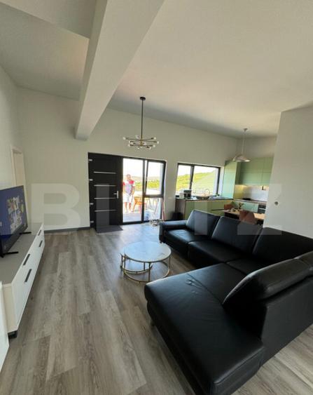 Apartament cu 3 camere, prima inchiriere, 80 mp, parcare, te - 11