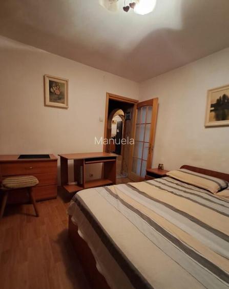 3 camere,decomandat,zona Metalurgie,etaj 2,in spate la Iulius
