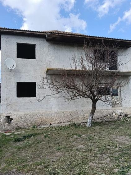 Vand casa in localitatea Albesti si teren intravilan - 4