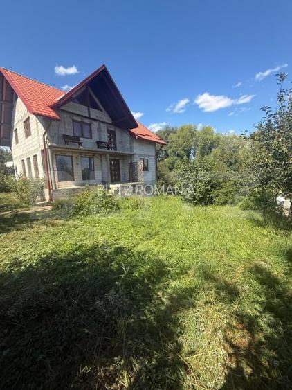 Casa cu etaj, 220 mp utili, 900 mp teren, Salcea, SV