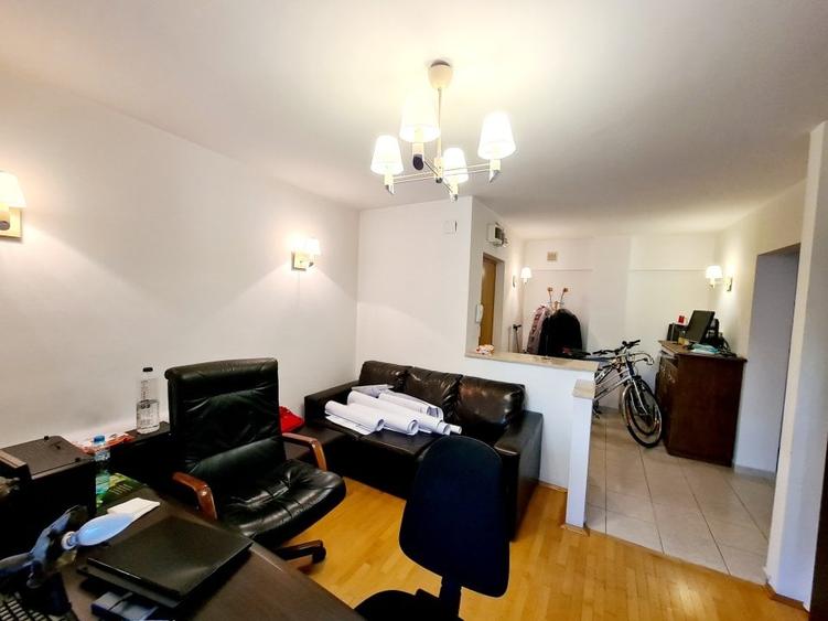 2 camere Sala Palatului bloc 1960 etajul 2/8 50 mp balcon - 5