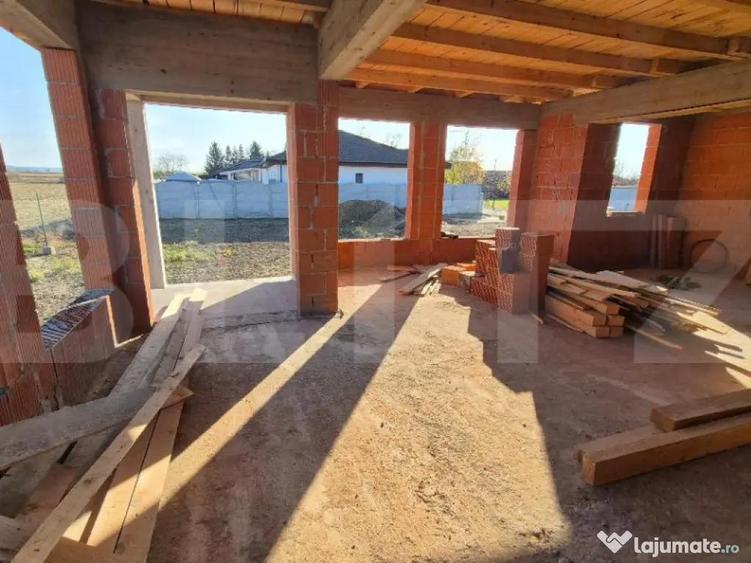 Casa la rosu, 4 camere, 145,31 mp utili, 715 mp teren, zona - 9