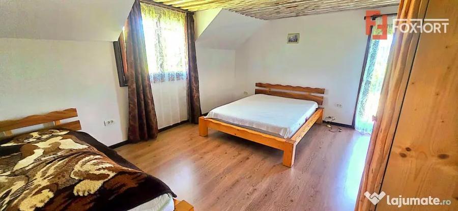 Casă cu 7 camere cu Teren 3714 Mp în Central
