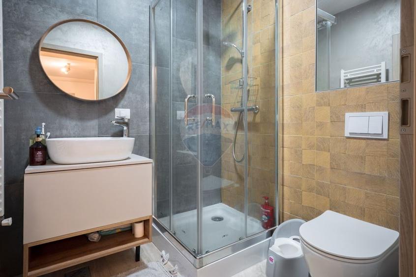 Apartament cu 2 camere,  2 băi și parcare subterană în Tractorul - 7