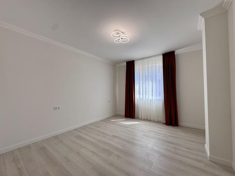 Apartament cu 3 camere semidecomandat în Florești