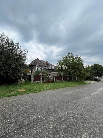 Casă renovată Bujoreni intrare Rm. Vâlcea lângă Muzeu