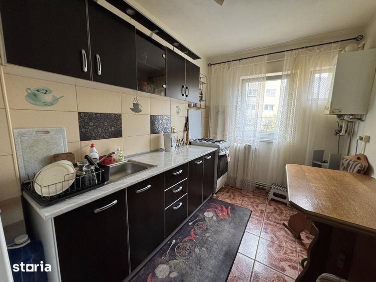 Apartament cu 3 camere decomandat în Valea Aurie