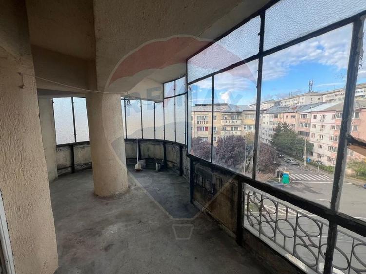 Apartament cu 4 camere de vanzare in zona Central - 9