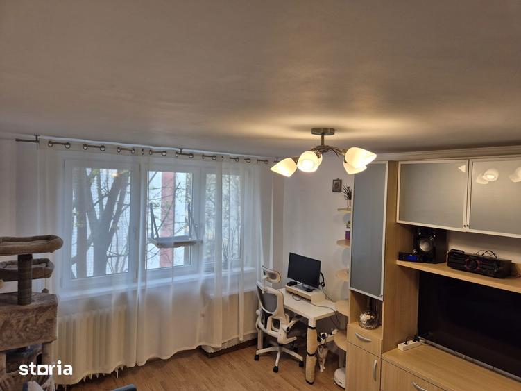 Apartament decomandat cu 4 camere, balcon, centrala, 2 locuri parcare - 20