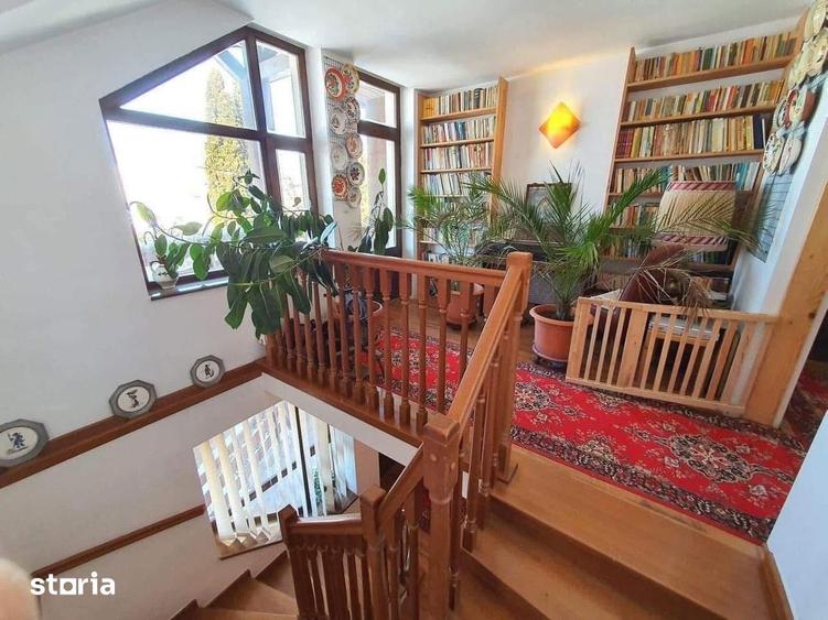 Casa cu mansarda ?i garaj, 6 camere, curte - 7