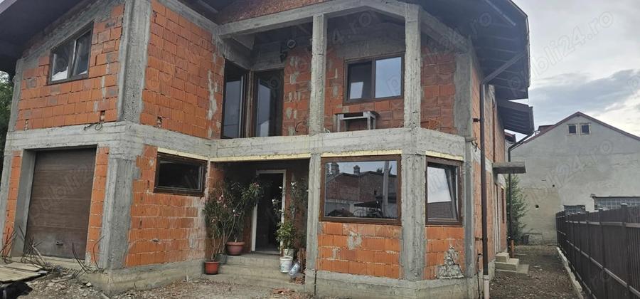 De vanzare casa P+M+ Pod in Ploie?ti cartier Nuci - 1