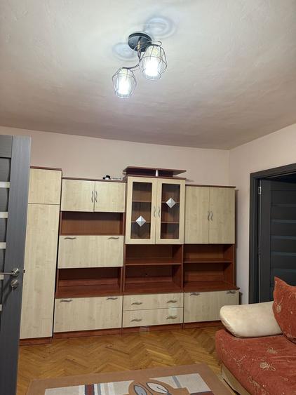 Inchiriez apartament cu 3 camere - 1