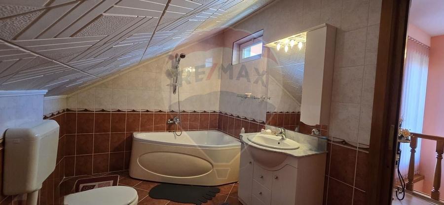 Casă cu etaj deosebită în Chișineu-Criș – un cămin creat cu suflet - 24