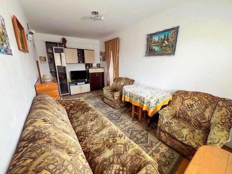 Apartament de vanzare, 3 camere, Semidecomandat, Mobilat & Utilat - 2